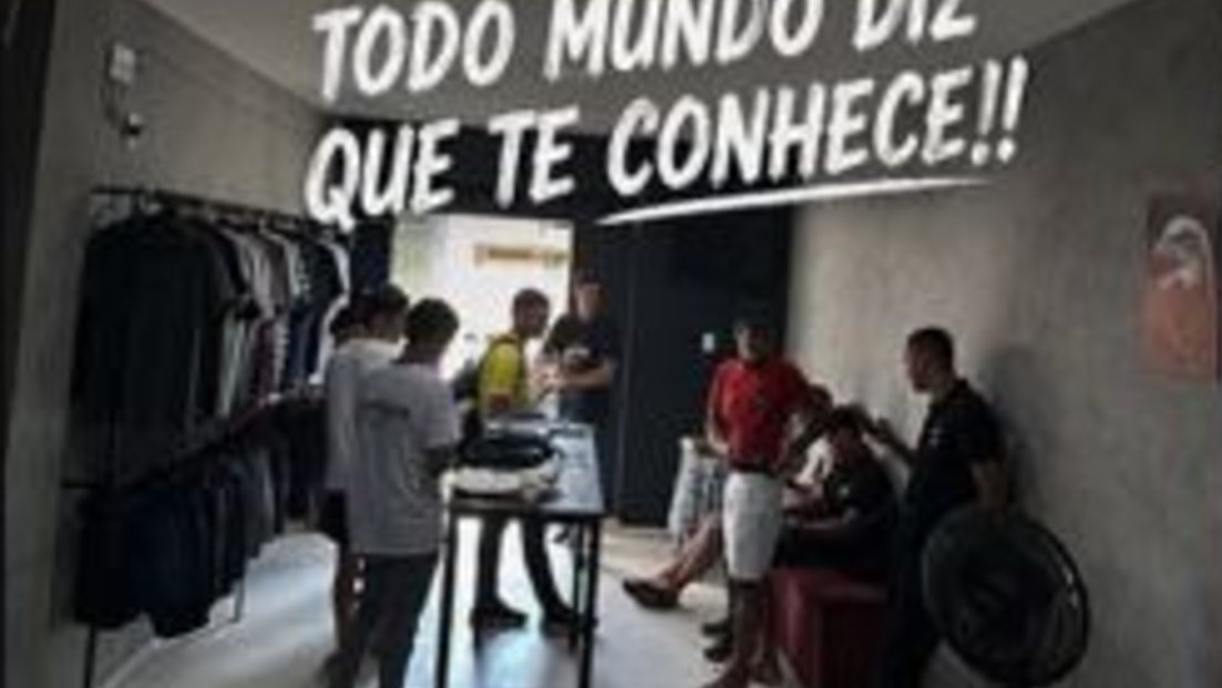 Movimento de clientes dentro da loja MS GRIFES